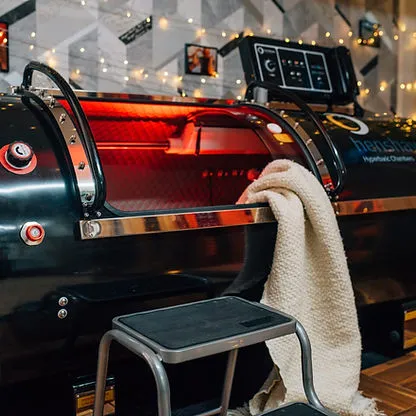 Hyperbaric oxygen therapy treatment room